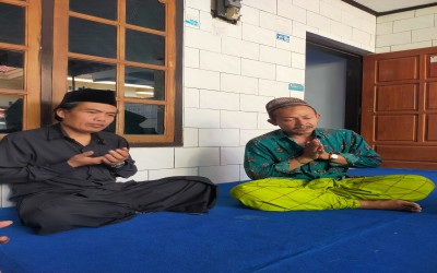 Pererat Silaturahmi, Guru SMK Unggulan Al-Kamal Laksanakan Ziarah Haji ke Kediaman Kepala SMK Aswaja